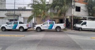 INFORME POLICIAL: ALLANAMIENTO EN EL CONURBANO- SECUESTRO DE ARMAS DE FUEGO Y BICICLETA- DOS MASCULINOS PROCESADOS