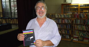 EL ESCRITOR CLAUDIO MASSON CASTIÑEIRA PRESENTÓ SU PRIMER LIBRO, “HISTORIAS EDUCATIVAS”, EN LA BIBLIOTECA SARMIENTO