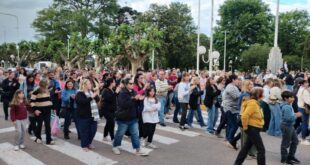 EN NAVARRO, LOS AFILIADOS DEL IOMA SALIERON A LA CALLE CONTRA EL MODELO DE FACUNDO DIZ Y HOMERO GILES: “SI PASA ALGO QUIÉN SE HACE CARGO”