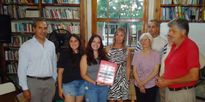 LA ASOCIACIÓN SANMARTINIANA DE LOBOS ENTREGÓ LOS PREMIOS A LAS ESCUELAS PARTICIPANTES DEL CERTAMEN “BUSCANDO A SAN MARTIN”