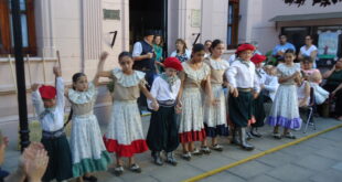 ÚLTIMA MERIENDA LITERARIA DEL AÑO EN LA BIBLIOTECA CAPPONI: CHICOS Y GRANDES CELEBRARON LA TRADICIÓN CON ESPECTÁCULOS EN VIVO