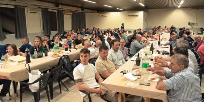 CENA Y BRINDIS DE FIN DE AÑO DE BOMBEROS VOLUNTARIOS: UN CICLO EN QUE LA ENTIDAD SALIÓ AIROSA PESE A LA CRISIS Y EL CONTEXTO ECONÓMICO NACIONAL