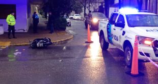 ACCIDENTE EN LA ZONA CÉNTRICA ENTRE UN UTILITARIO Y UNA MOTO: UNA MUJER LESIONADA CON FRACTURAS