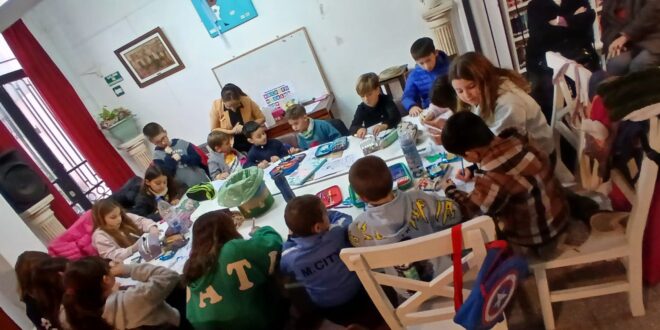 FUE UN ÉXITO LA TERCERA MERIENDA LITERARIA EN LA BIBLIOTECA CAPPONI: PARTICIPARON 16 CHICOS SOBRE LA TEMÁTICA DE CUENTOS CLÁSICOS