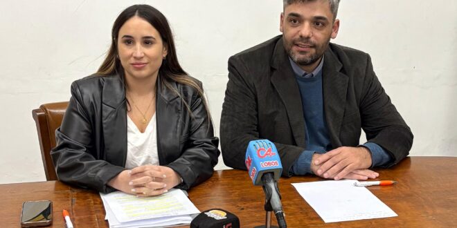 PROYECTO DE LOS CANDIDATOS RADICALES: PEDIDO PARA QUE LOS CONCEJALES MARQUEN TARJETA Y PARA QUE LOS FUNCIONARIOS MUNICIPALES SE BAJEN EL SUELDO
