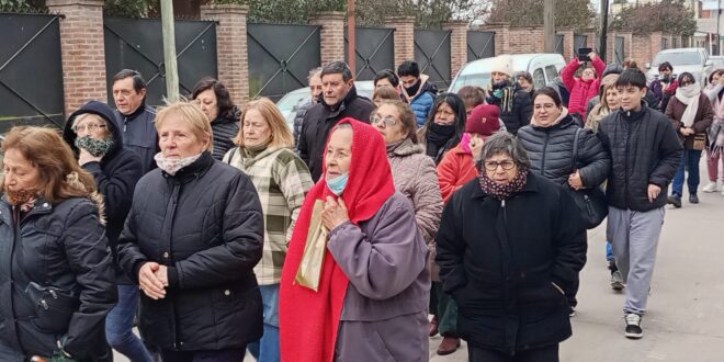 MASIVA MUESTRA DE FE POR LA FESTIVIDAD DE SAN CAYETANO: PROCESIÓN Y MISA CON UN ENÉRGICO MENSAJE DEL PÁRROCO LUIS MENA