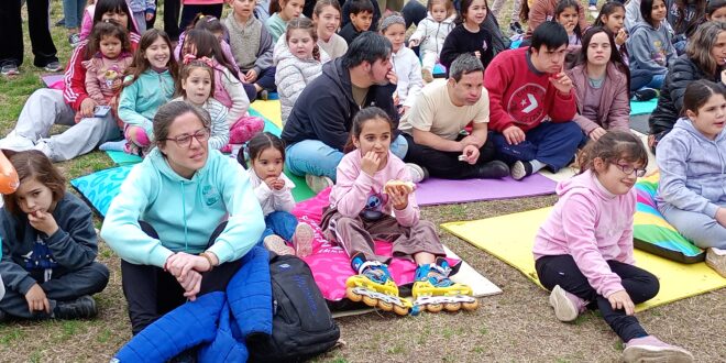 FINAL DE LAS VACACIONES DE INVIERNO: ESPECTACULAR CIERRE DEL PROGRAMA «INVIERNO CULTURAL» EN EL PARQUE MUNICIPAL (VER FOTOS)