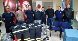 BOMBEROS INVIRTIÓ $ 24 MILLONES EN INDUMENTARIA PARA EL DESTACAMENTO DE ANTONIO CARBONI, QUE TIENE NUEVOS ENCARGADOS: LOS DETALLES