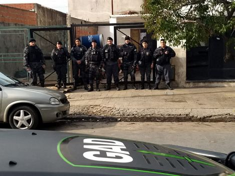 LA POLICÍA REALIZÓ UN ALLANAMIENTO EN LA TABLADA POR EL ROBO A UN ...