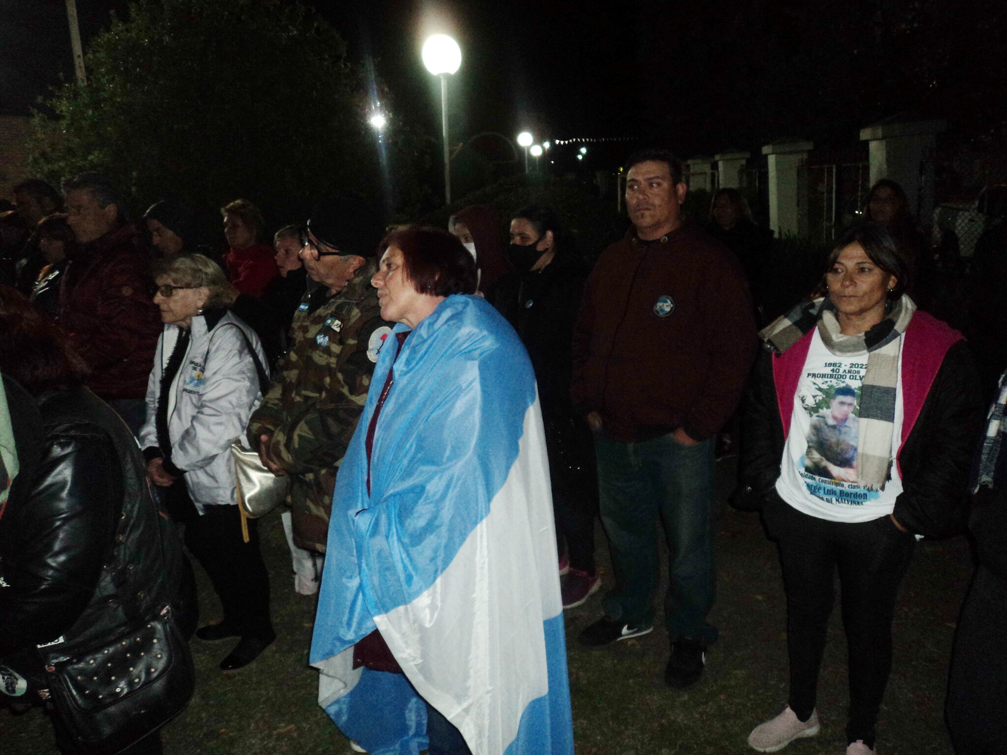 VETERANOS DE MALVINAS LOBENSES REALIZARON LA VIGILIA POR EL 2 DE ABRIL ...