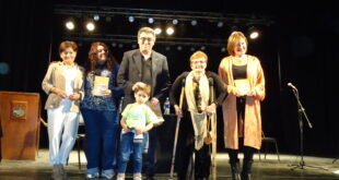 CARLOS JÁUREGUI PRESENTÓ SU LIBRO «DESDE ADENTRO, SEGUNDA PARTE», EN EL TEATRO ITALIANO, CON GRAN MARCO DE PÚBLICO