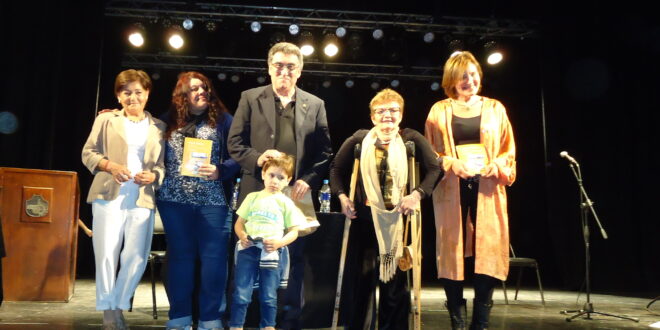 CARLOS JÁUREGUI PRESENTÓ SU LIBRO «DESDE ADENTRO, SEGUNDA PARTE», EN EL TEATRO ITALIANO, CON GRAN MARCO DE PÚBLICO