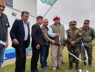 EL GOBERNADOR AXEL KICILLOF VISITÓ LOBOS: ENTREGÓ 4 PATRULLEROS, 6 MOTOS Y UNA AMBULANCIA (VER FOTOS)