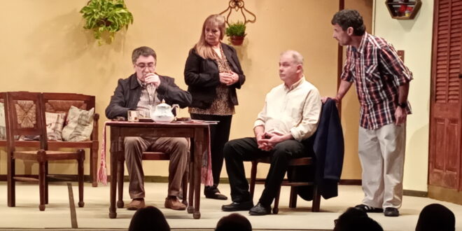 TEATRO: GUILLERMO DINOMO Y SU ELENCO ESTRENARON “HASTA EL VELORIO QUE VIENE”, A SALA LLENA EN LA BIBLIOTECA SARMIENTO