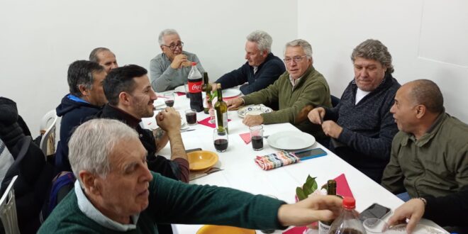 CENA DE CAMARADERÍA EN LA UVC: MOMENTO DE DEFINICIÓN PARA ANALIZAR SI ESTABLECEN ALIANZAS O VAN SOLOS EN LAS ELECCIONES