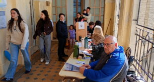 ELECCIONES: SE INCREMENTÓ LA CONCURRENCIA DE VECINOS CERCA DEL MEDIODÍA Y YA VOTÓ EL 30 % DEL PADRÓN