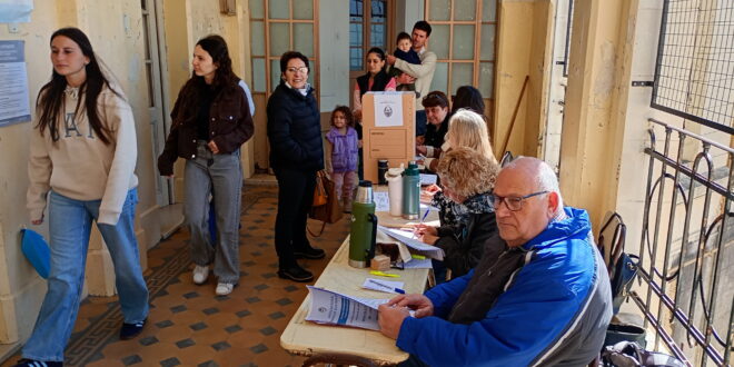 ELECCIONES: SE INCREMENTÓ LA CONCURRENCIA DE VECINOS CERCA DEL MEDIODÍA Y YA VOTÓ EL 30 % DEL PADRÓN