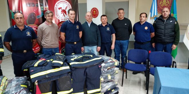 BOMBEROS INVIRTIÓ $ 24 MILLONES EN INDUMENTARIA PARA EL DESTACAMENTO DE ANTONIO CARBONI, QUE TIENE NUEVOS ENCARGADOS: LOS DETALLES