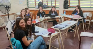 SE REALIZÓ EN LOBOS UNA NUEVA FERIA DE ORIENTACIÓN PARA LA EDUCACIÓN Y EL TRABAJO: LOS ALUMNOS DEL SECUNDARIO PUDIERON CONOCER LA OFERTA EDUCATIVA PARA CONTINUAR SUS ESTUDIOS