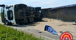 PUDO SER UNA TRAGEDIA: CAMIONERO SE DURMIÓ MANEJANDO EN LA RUTA 3, DIO UN VOLANTAZO A TIEMPO Y EVITÓ EL CHOQUE CON OTRO TRANSPORTE
