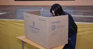 ELECCIONES DEL DOMINGO: FIJAN FUERTES MULTAS PARA QUIENES SE SAQUEN FOTOS CON LA BOLETA EN LA CABINA DE VOTACIÓN
