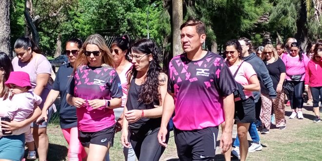 CON MUCHOS PARTICIPANTES, SE REALIZÓ POR SEGUNDA VEZ LA “CAMINATA ROSA”: FUE EN EL PARQUE MUNICIPAL, EN ADHESIÓN AL MES DE PREVENCIÓN DEL CÁNCER DE MAMA