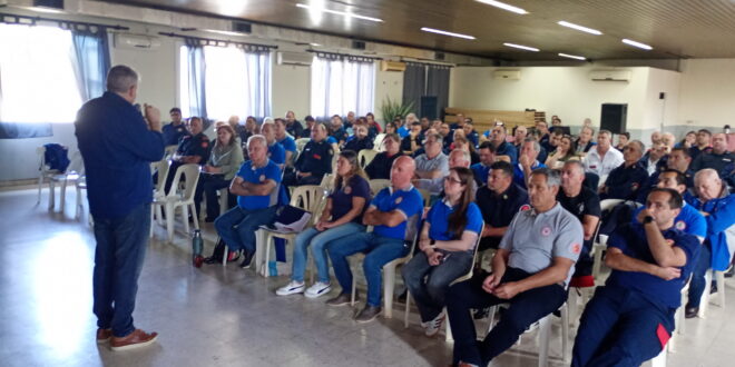 CAPACITACIÓN SOBRE LIDERAZGO EN EL PRIMER PISO LA SEDE DE BOMBEROS: LOBOS ESTÁ RECIBIENDO A MÁS DE 60 CUARTELES QUE INTEGRAN LA FEDERACIÓN BONAERENSE