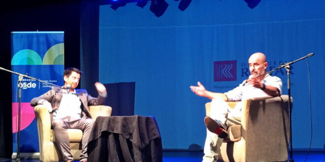 EL RECONOCIDO ESCRITOR EDUARDO SACHERI VISITÓ LOBOS Y BRINDÓ UNA CHARLA GRATUITA ANTE NUMEROSO PÚBLICO EN EL TEATRO ITALIANO