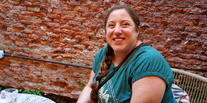 ENTREVISTA CON VERÓNICA ZUGASTI, ACTRIZ Y DIRECTORA LOBENSE: UNA CHARLA A FONDO SOBRE SU NUEVA OBRA “PETACAZO”, QUE SE PRESENTARÁ EN EL TEATRO PARROQUIAL ESTE FIN DE SEMANA