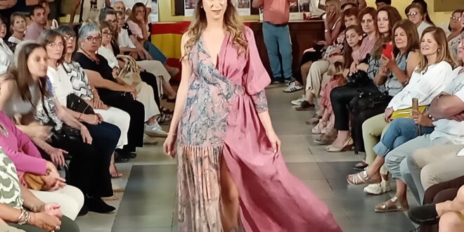 EXCELENTE DESFILE DE MODA SUSTENTABLE ORGANIZADO POR MIRTA CALANDRELLI: EL PÚBLICO COLMÓ EL SALÓN DE LA SOCIEDAD ESPAÑOLA