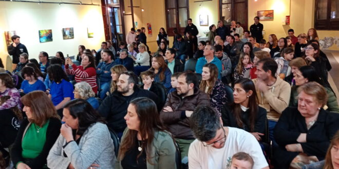 NOTABLE ESPECTÁCULO MUSICAL EN LA SOCIEDAD ESPAÑOLA, UNA INICIATIVA DEL GRUPO DE APOYO A LA CULTURA: EL PÚBLICO COLMÓ LA SALA Y OVACIONÓ A LOS ARTISTAS