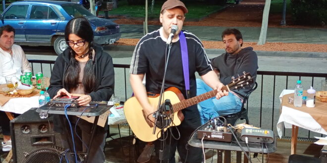 EXCELENTE SHOW DE DAVID «MACHINGO» DÍAZ EN SANTO PAN: EL PÚBLICO COLMÓ LAS INSTALACIONES Y DISFRUTÓ A PLENO DE UNA NOCHE DISTENDIDA