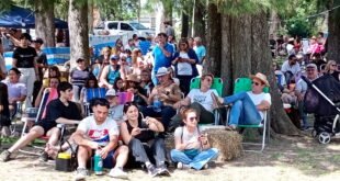 CUARTA EDICIÓN DE LA FIESTA DE LA TRADICIÓN Y EL ASADO EN EL PARQUE MUNICIPAL: GRAN RESPUESTA DE PÚBLICO, EL DOMINGO SE ELIGE EL MEJOR COSTILLAR A LA ESTACA