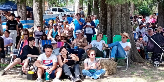 CUARTA EDICIÓN DE LA FIESTA DE LA TRADICIÓN Y EL ASADO EN EL PARQUE MUNICIPAL: GRAN RESPUESTA DE PÚBLICO, EL DOMINGO SE ELIGE EL MEJOR COSTILLAR A LA ESTACA