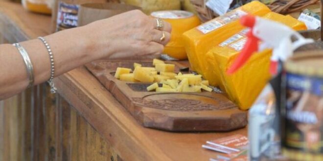 NO HAY PLATA: LA CRISIS ECONÓMICA OBLIGÓ A NAVARRO A SUSPENDER SU FIESTA INSIGNIA POR FALTA DE FONDOS