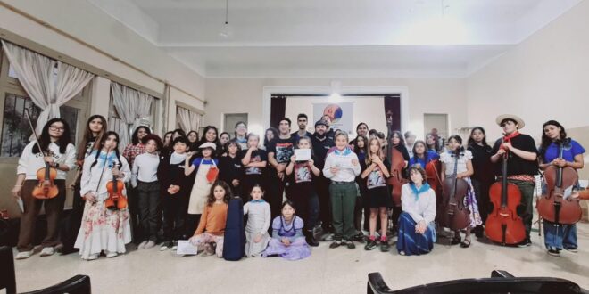 LA ORQUESTA ESCUELA BRINDÓ UN EXCELENTE CONCIERTO EN LA ESCUELA PRIMARIA 1 Y ENTREGÓ DIPLOMAS A SUS ALUMNOS