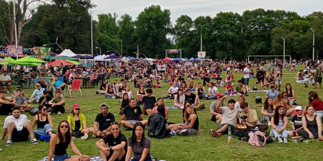“ROCK AL PARQUE” RATIFICÓ SU VIGENCIA Y NUESTRO ESPACIO VERDE LUCIÓ COLMADO DE JÓVENES ESTE FIN DE SEMANA LARGO (FOTOS)