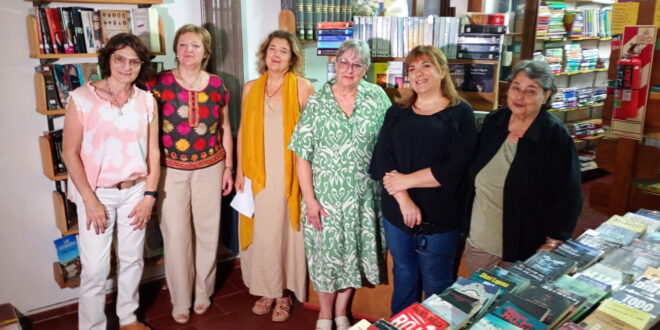 MUESTRA ANUAL DE TALLERES EN LA BIBLIOTECA CAPPONI: EL PÚBLICO PUDO CONOCER CADA UNA DE LAS PROPUESTAS DE ESTE 2025, QUE TENDRÁN CONTINUIDAD EL AÑO PRÓXIMO