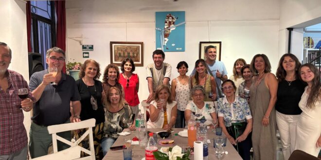 BRINDIS DE FIN DE AÑO DE LA BIBLIOTECA CAPPONI, Y SORTEO DE LA CANASTA NAVIDEÑA, CERRANDO UN 2025 MUY POSITIVO