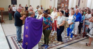 MASIVA DEMOSTRACIÓN DE FE: CELEBRACIÓN DEL MIÉRCOLES DE CENIZA CON UNA MULTITUD DE FIELES EN EL TEMPLO PARROQUIAL