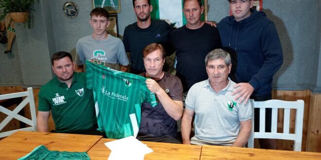 FÚTBOL: EL CLUB SALGADO PRESENTÓ LA NUEVA INDUMENTARIA PARA ESTA TEMPORADA Y LOS TÉCNICOS DE CADA UNO DE LOS PLANTELES