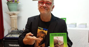 EL DR. CHRISTIAN CÓCCARO PRESENTÓ SU SEGUNDO LIBRO DE POESÍA, CON CASI 200 SONETOS, EN LA BIBLIOTECA CAPPONI: UN CÁLIDO ENCUENTRO CON BUENA RESPUESTA DE PÚBLICO