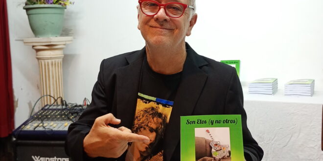 EL DR. CHRISTIAN CÓCCARO PRESENTÓ SU SEGUNDO LIBRO DE POESÍA, CON CASI 200 SONETOS, EN LA BIBLIOTECA CAPPONI: UN CÁLIDO ENCUENTRO CON BUENA RESPUESTA DE PÚBLICO