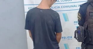 POLICIALES: TIENE ANTECEDENTES PENALES, ROBÓ EN TRES DOMICILIOS CONSECUTIVOS, Y FUE DETENIDO CON ELEMENTOS SUSTRAÍDOS EN SU PODER