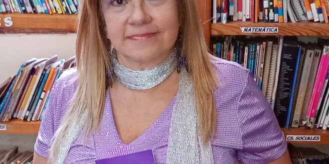 MIRTA GOMES PRESENTÓ SU SEGUNDO LIBRO, «ENERGÍA VIOLETA», EN LA BIBLIOTECA HÉROES DE MALVINAS