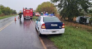 DESPISTE Y VUELCO DE UN AUTO CON DOS LOBENSES EN RUTA 41: LOS OCUPANTES FUERON TRASLADADOS AL HOSPITAL DE NAVARRO
