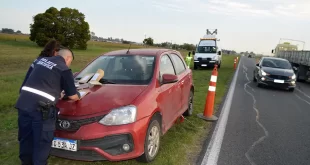 TRAGEDIA EN LA RUTA 205: UN HOMBRE SE BAJÓ A CAMBIAR UN NEUMÁTICO Y MURIÓ TRAS SER EMBESTIDO POR UN CAMIÓN