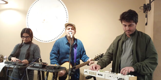 NOTABLE SHOW DE MACHINGO DÍAZ Y MÚSICO INVITADOS EN SANTO PAN: EL PÚBLICO COLMÓ LAS INSTALACIONES Y DISFRUTÓ A PLENO DE UN CÁLIDO ENCUENTRO EN LA CAFETERÍA DE BUENOS AIRES 49