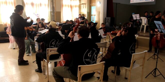 LA ORQUESTA ESCUELA DE LOBOS BRINDÓ UN MAGNÍFICO CONCIERTO PATRIO, CON LA PRESENCIA DE AUTORIDADES PROVINCIALES: LOS DETALLES