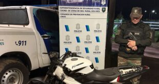 INFORME POLICIAL: HALLAZGO DE UNA MOTO CON PEDIDO DE SECUESTRO EN UN CAMINO RURAL DEL CUARTEL VIII